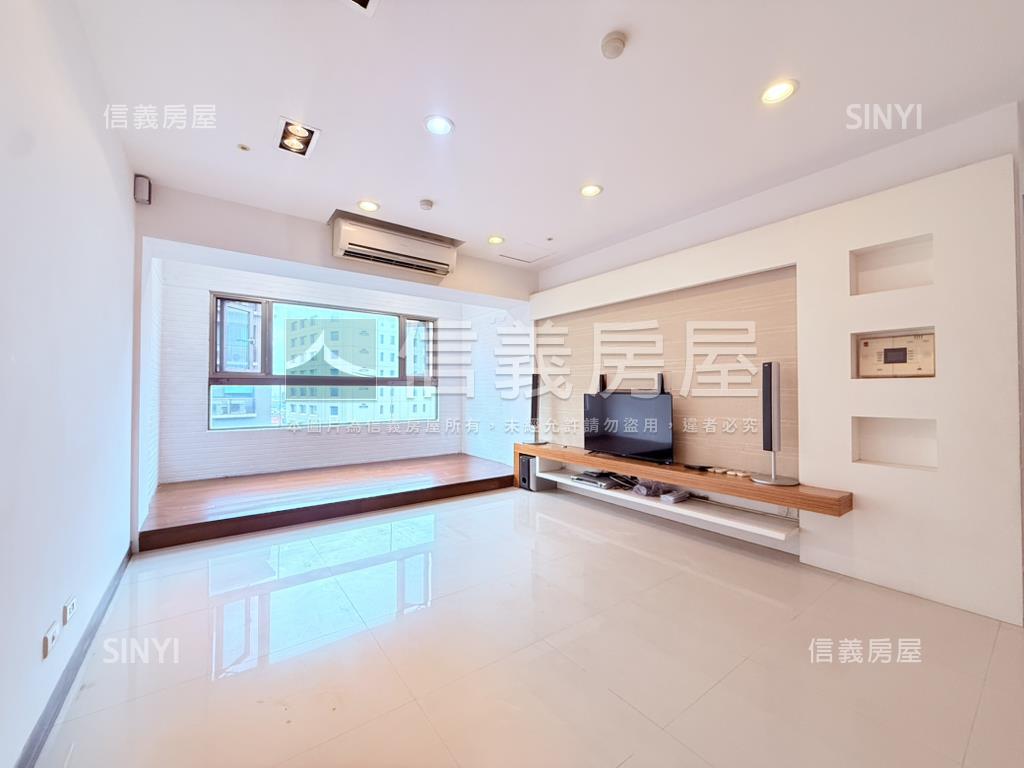 專任國泰紐廣景觀三房車位房屋室內格局與周邊環境