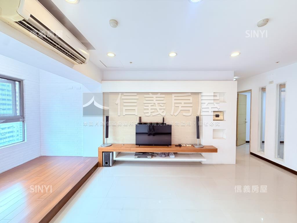 專任國泰紐廣景觀三房車位房屋室內格局與周邊環境