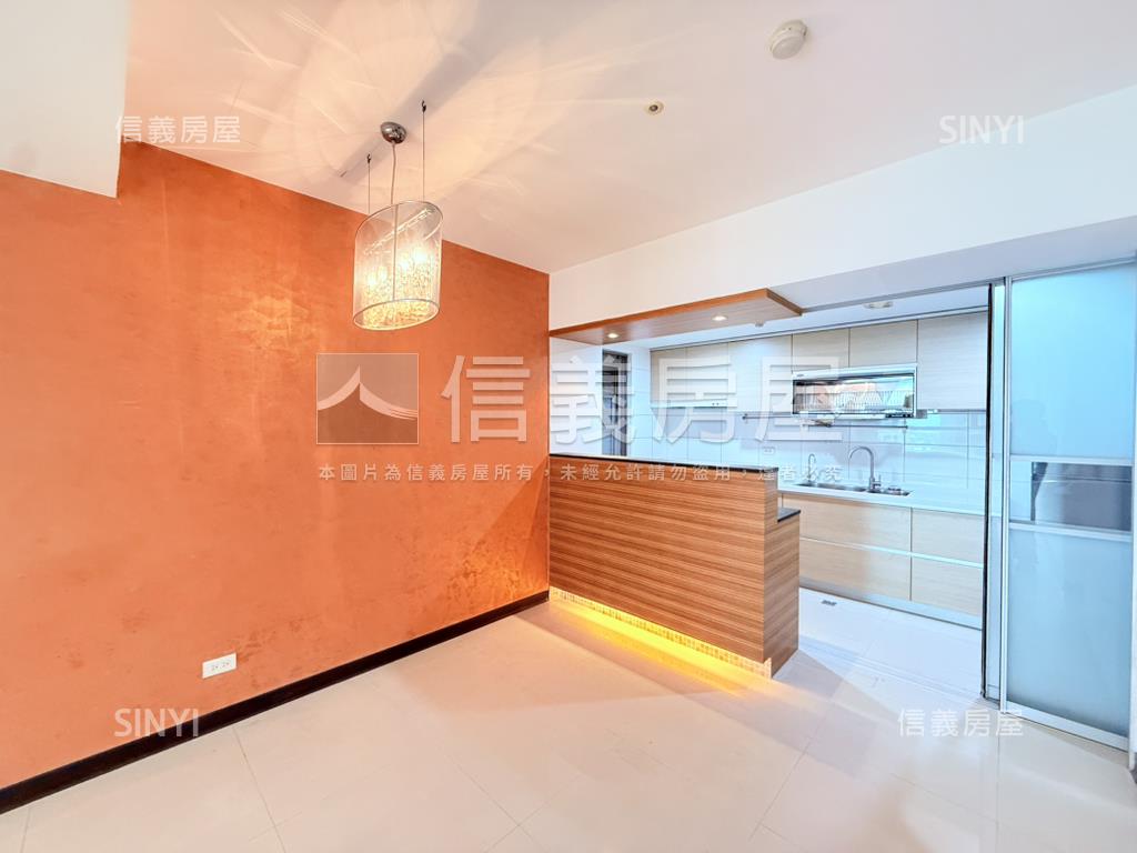 專任國泰紐廣景觀三房車位房屋室內格局與周邊環境