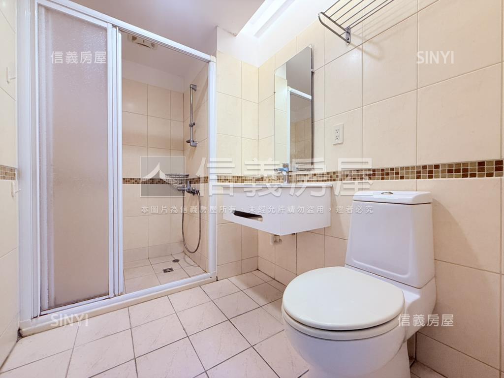 專任國泰紐廣景觀三房車位房屋室內格局與周邊環境