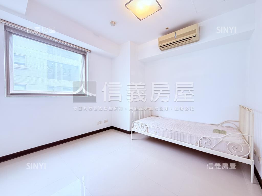 專任國泰紐廣景觀三房車位房屋室內格局與周邊環境