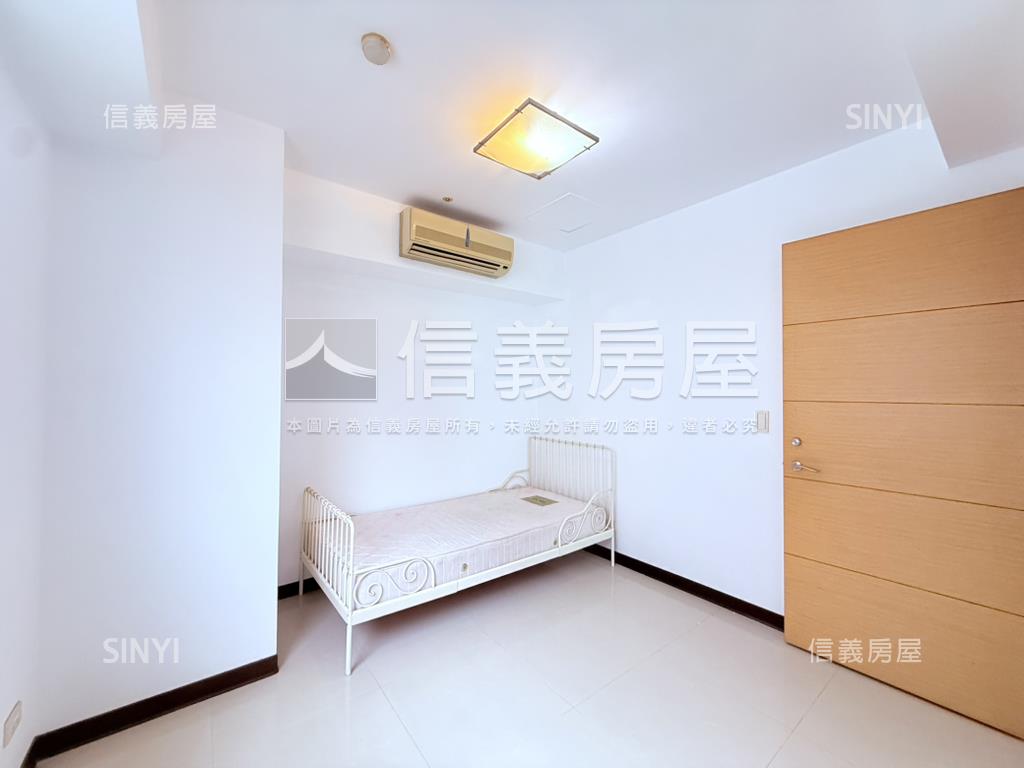 專任國泰紐廣景觀三房車位房屋室內格局與周邊環境