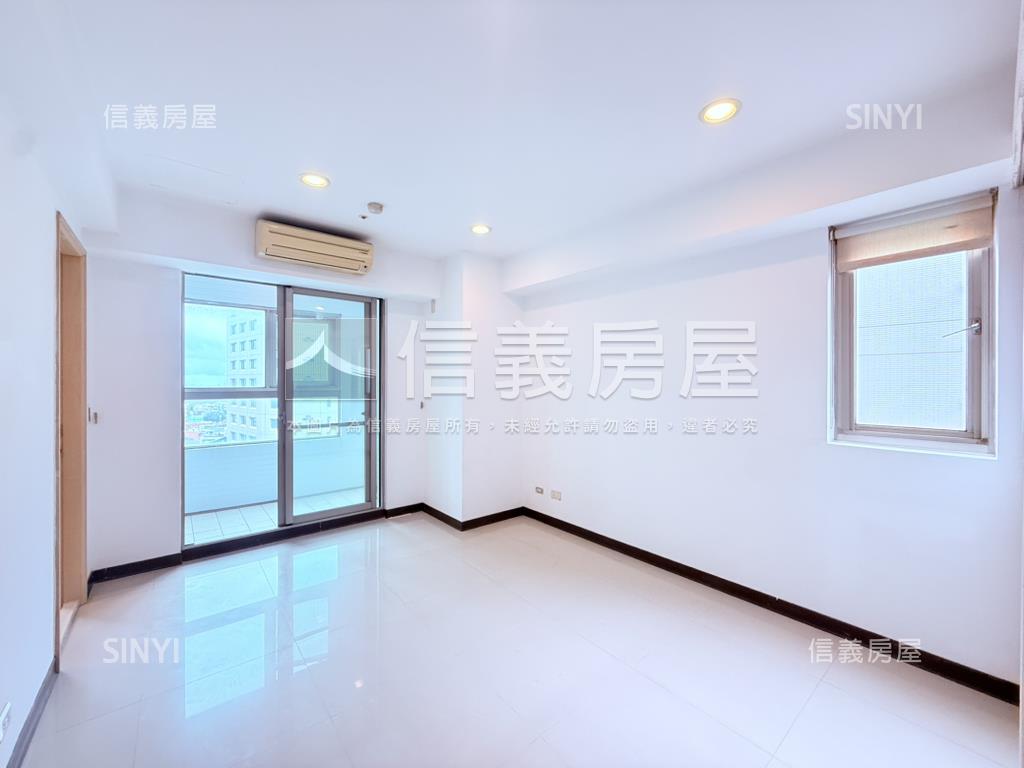 專任國泰紐廣景觀三房車位房屋室內格局與周邊環境