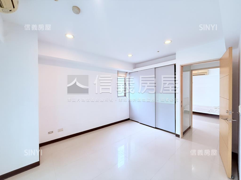 專任國泰紐廣景觀三房車位房屋室內格局與周邊環境