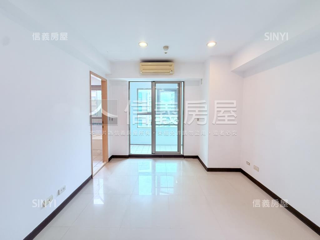 專任國泰紐廣景觀三房車位房屋室內格局與周邊環境