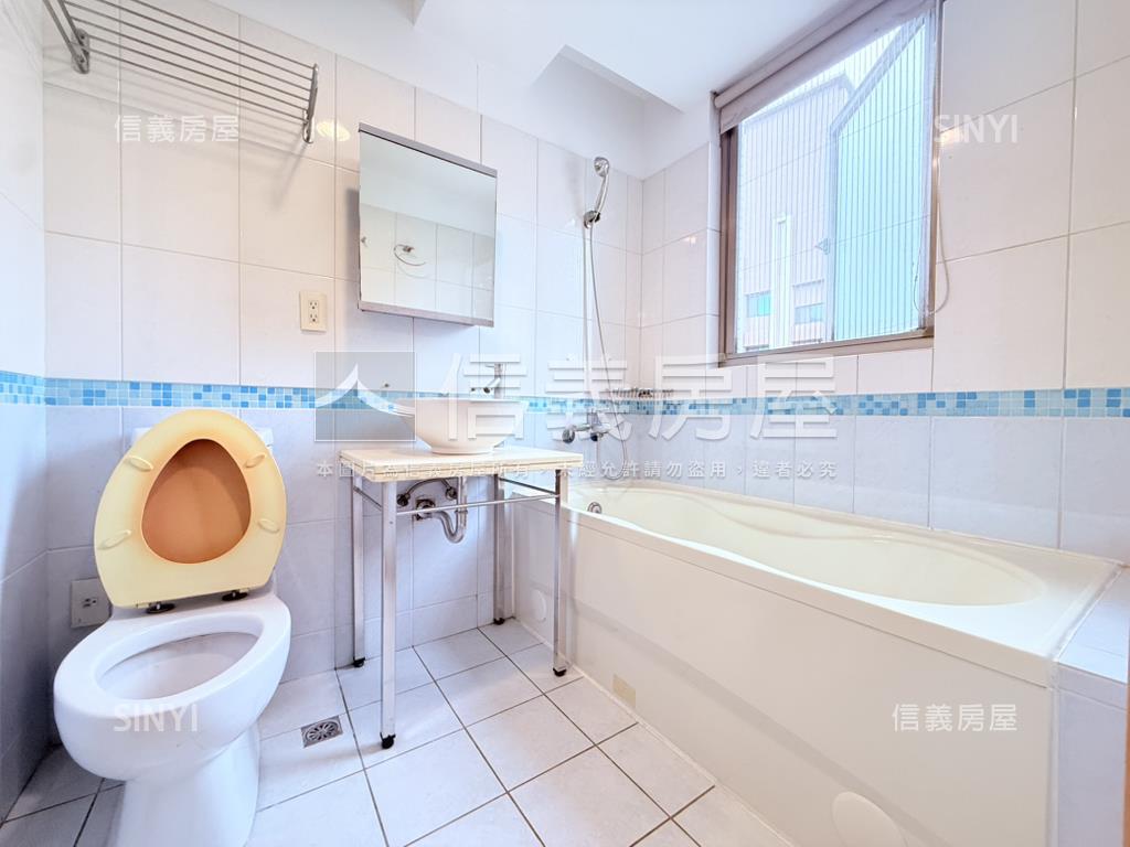 專任國泰紐廣景觀三房車位房屋室內格局與周邊環境