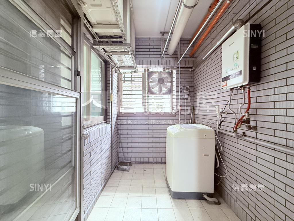 專任國泰紐廣景觀三房車位房屋室內格局與周邊環境