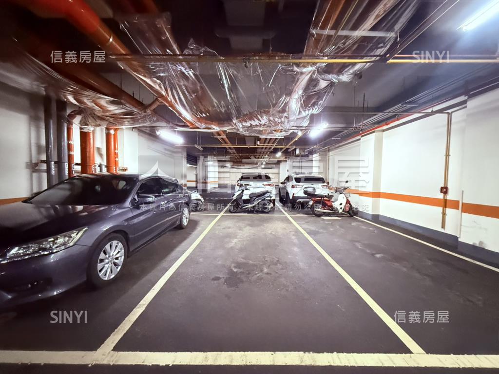 專任國泰紐廣景觀三房車位房屋室內格局與周邊環境