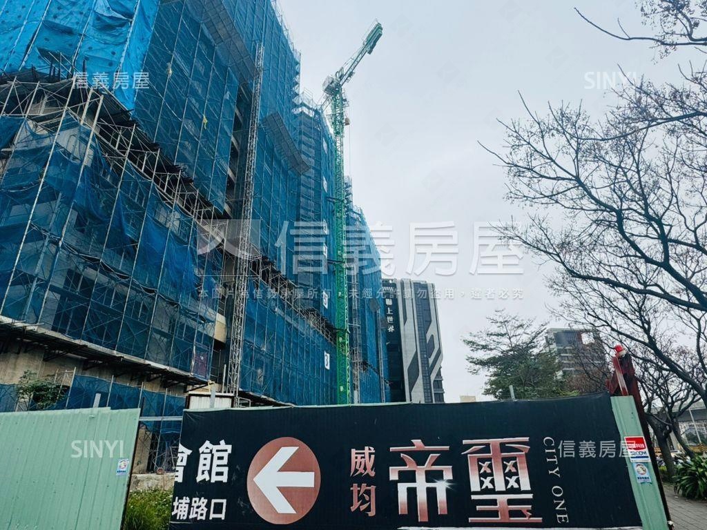 帝璽高樓層２房房屋室內格局與周邊環境