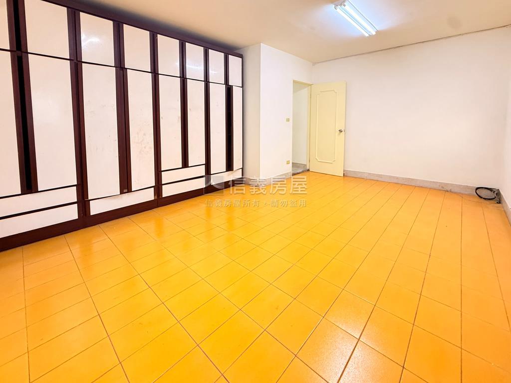 松竹商圈大面寬朝南透天房屋室內格局與周邊環境