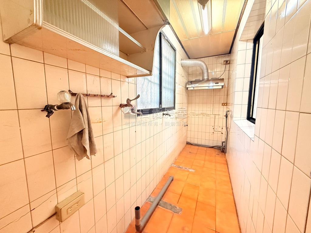松竹商圈大面寬朝南透天房屋室內格局與周邊環境