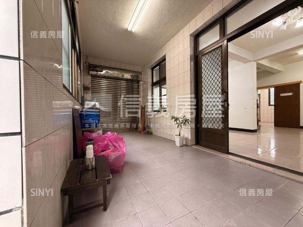 二空商圈邊間透天房屋室內格局與周邊環境