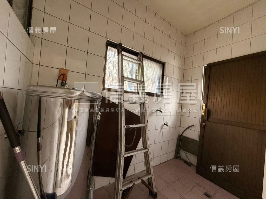 二空商圈邊間透天房屋室內格局與周邊環境