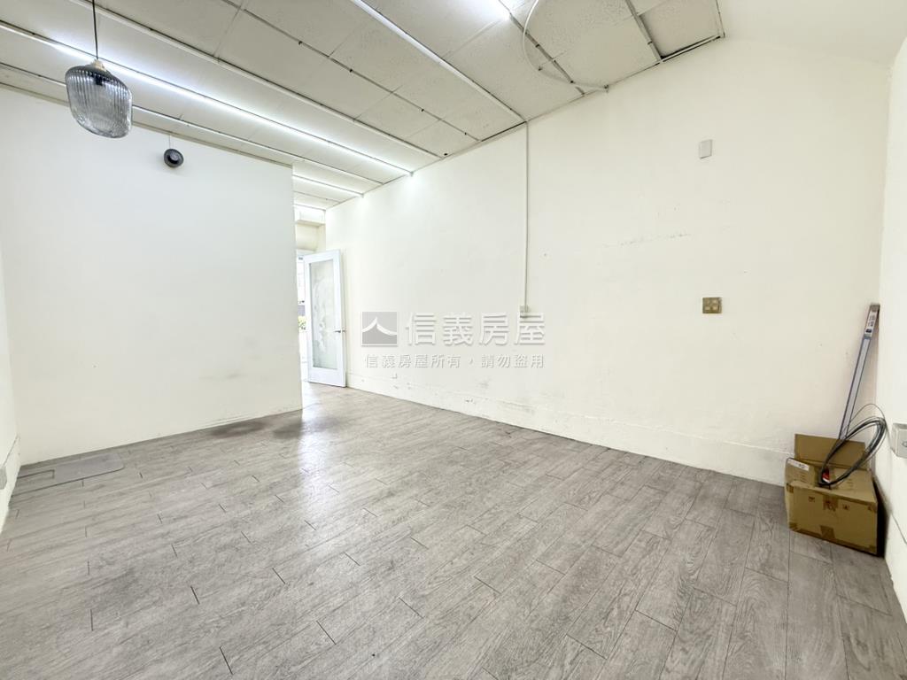 近水湳｜正中清路黃金透店房屋室內格局與周邊環境