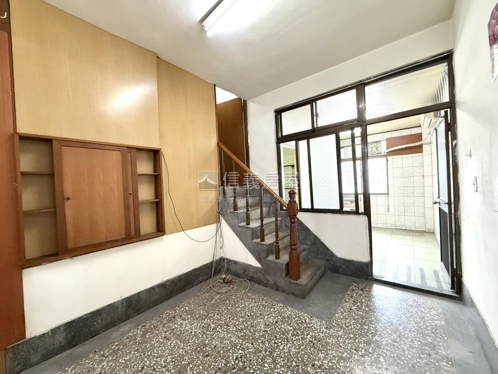 近水湳｜正中清路黃金透店房屋室內格局與周邊環境