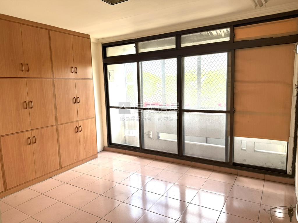 近水湳｜正中清路黃金透店房屋室內格局與周邊環境