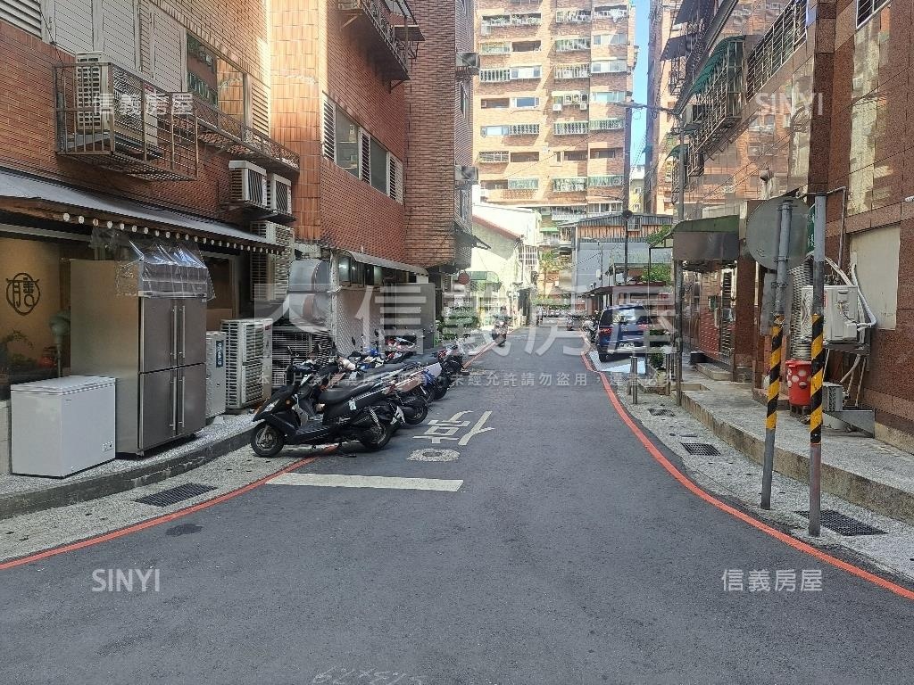 永安捷運華廈４房車位房屋室內格局與周邊環境