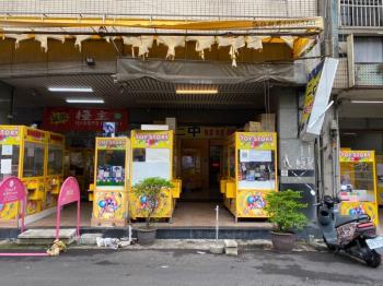 二中旁！創業首選店住車位