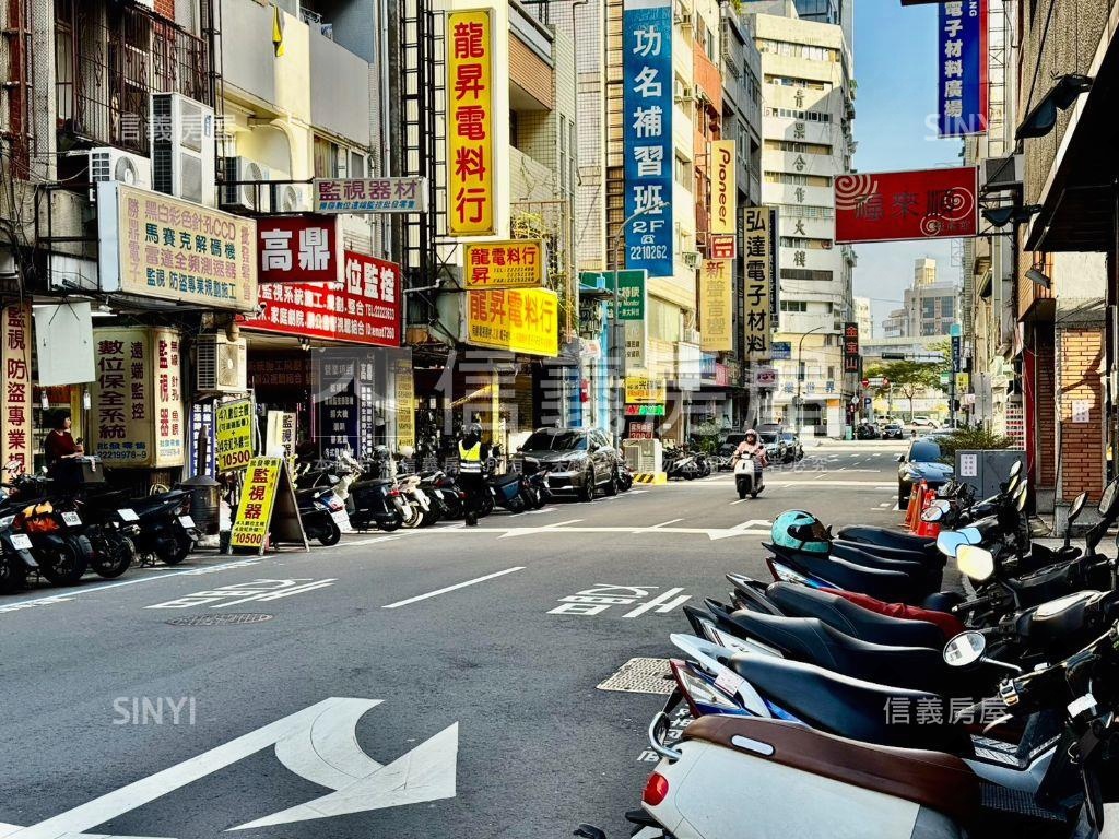 近火車站大面寬金透店房屋室內格局與周邊環境