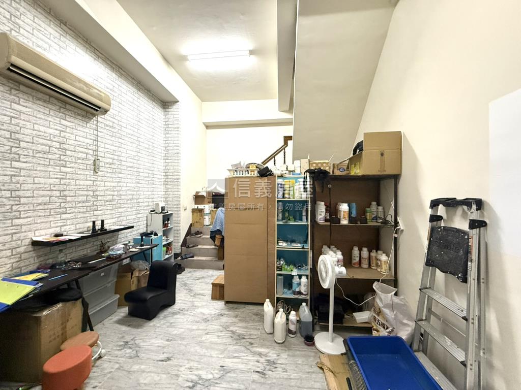 角間臨路置產收租店面房屋室內格局與周邊環境