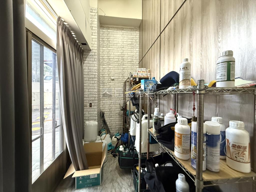角間臨路置產收租店面房屋室內格局與周邊環境