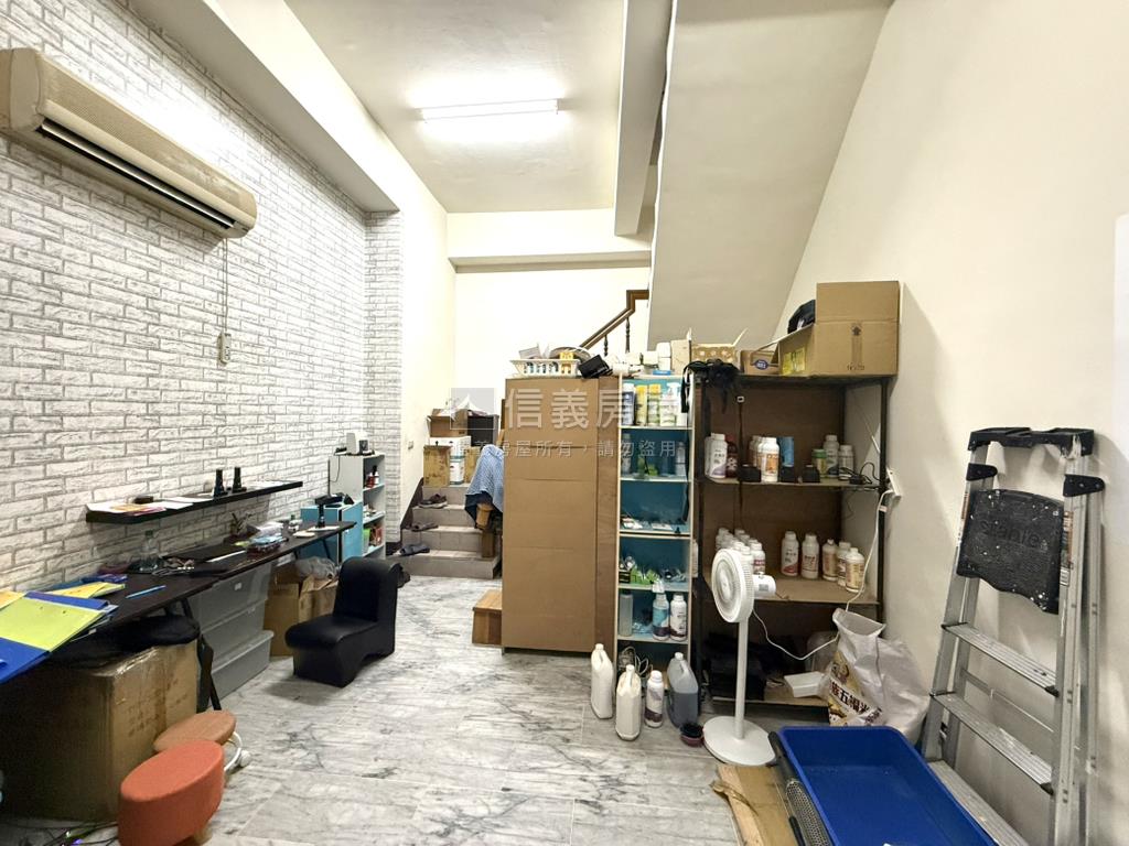 角間臨路置產收租店面房屋室內格局與周邊環境