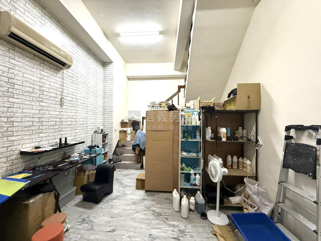 角間臨路置產收租店面房屋室內格局與周邊環境