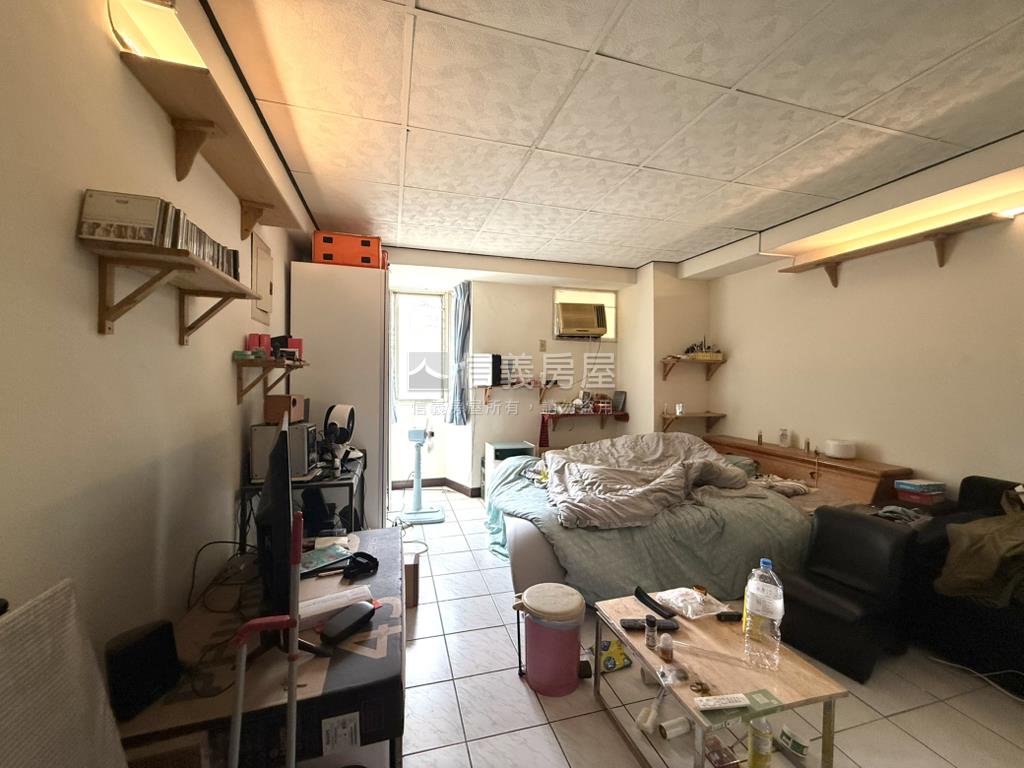 角間臨路置產收租店面房屋室內格局與周邊環境