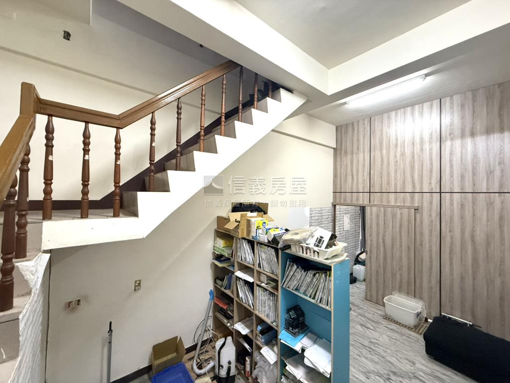 角間臨路置產收租店面房屋室內格局與周邊環境