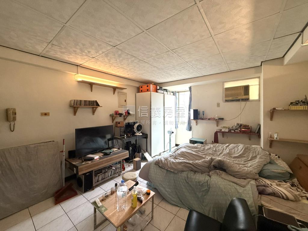 角間臨路置產收租店面房屋室內格局與周邊環境