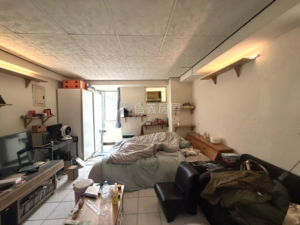 角間臨路置產收租店面房屋室內格局與周邊環境