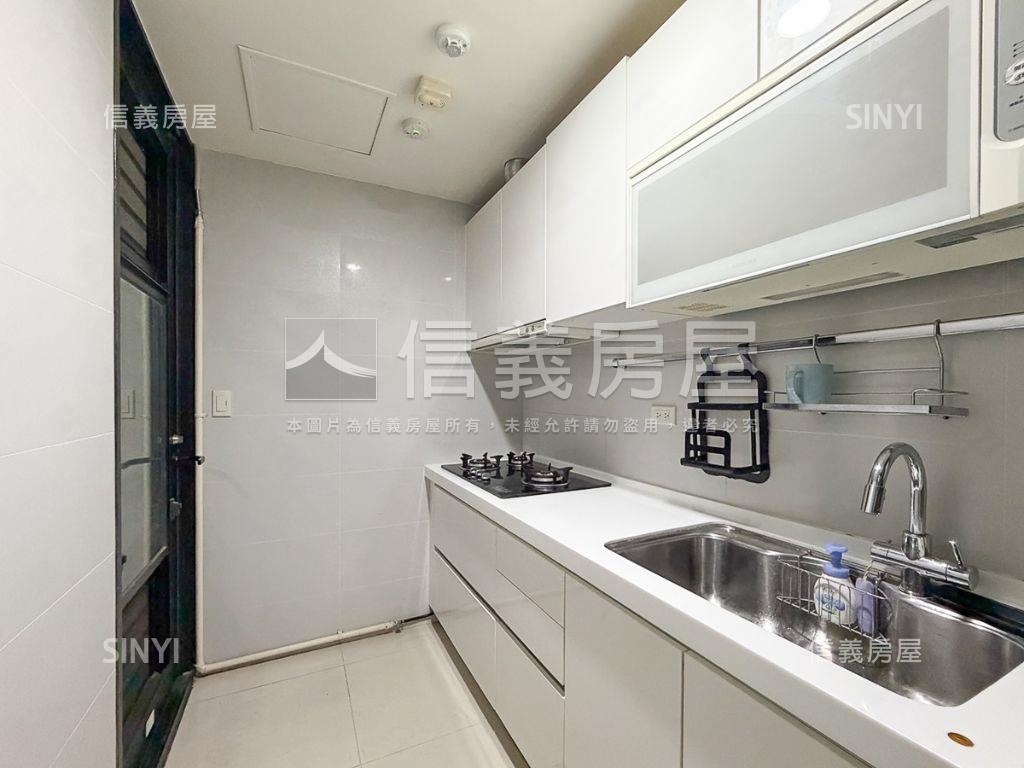 國賓大悅角間採光三房房屋室內格局與周邊環境