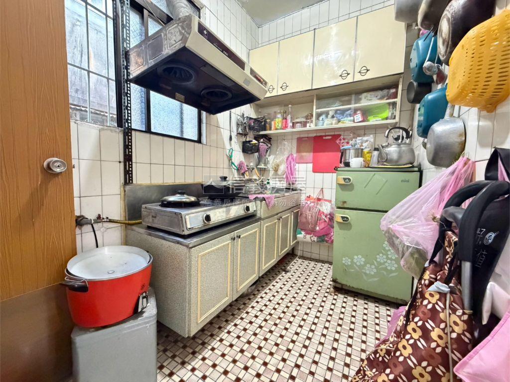 低總價。大空間美寓房屋室內格局與周邊環境