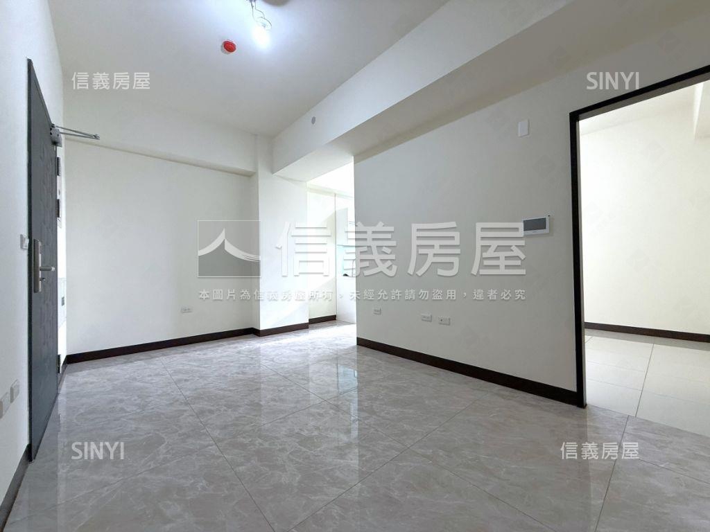 近南科。二房車位宅房屋室內格局與周邊環境