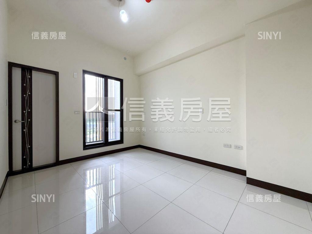 近南科。二房車位宅房屋室內格局與周邊環境