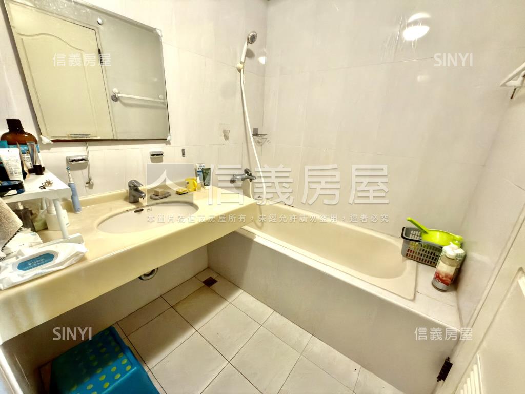 綠意景觀●寬敞●綠灣七樓房屋室內格局與周邊環境