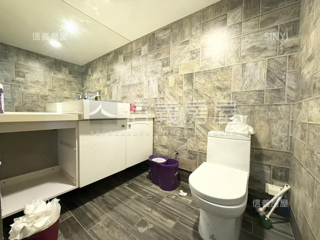 近澄清醫院雙店面房屋室內格局與周邊環境