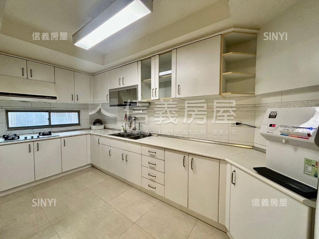 大聖皇宮四房雙車位房屋室內格局與周邊環境