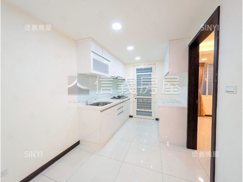 國慶路裝潢３樓美美屋房屋室內格局與周邊環境