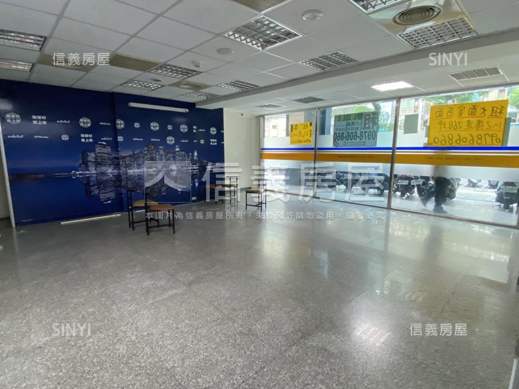 近雙捷運站大面寬金店可看房屋室內格局與周邊環境
