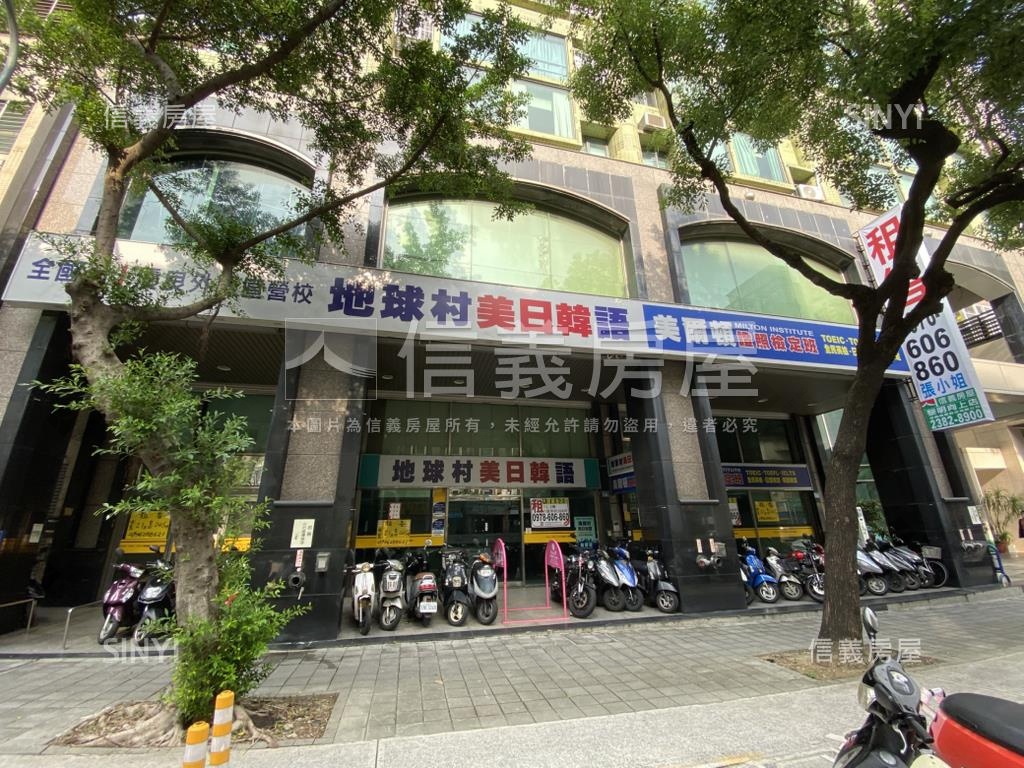 近雙捷運站大面寬金店可看房屋室內格局與周邊環境