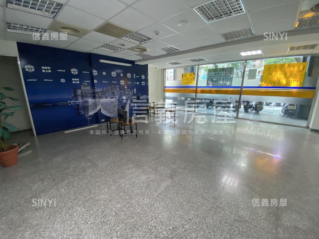 近雙捷運站大面寬金店可看房屋室內格局與周邊環境