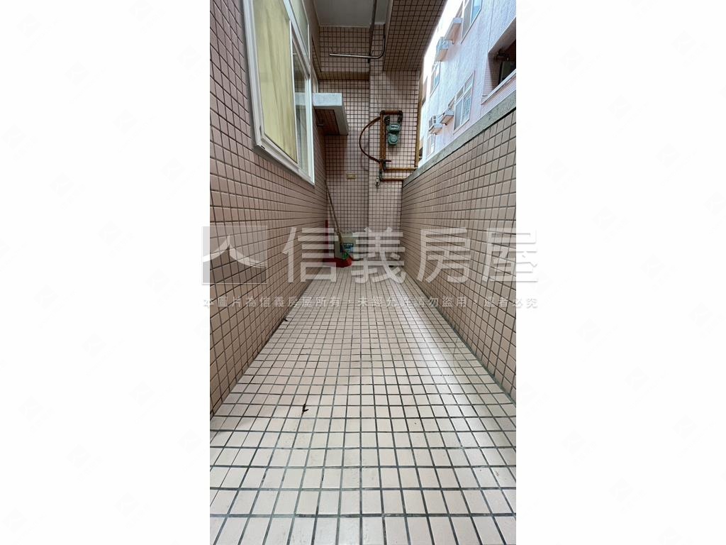 比佛利加州區大三房房屋室內格局與周邊環境