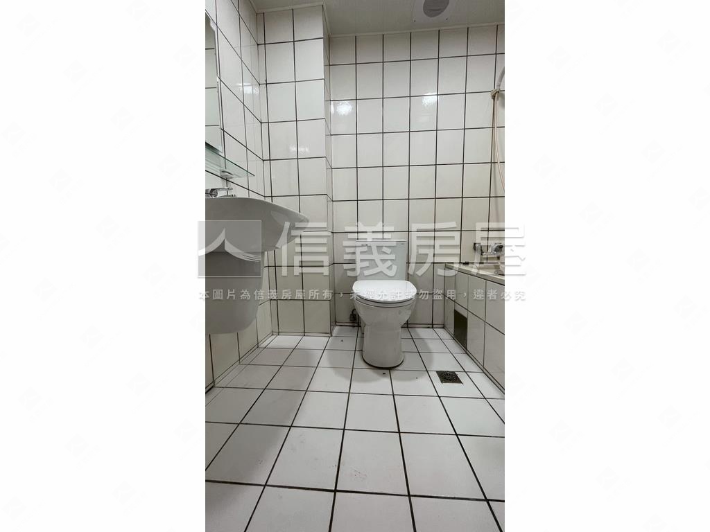 比佛利加州區大三房房屋室內格局與周邊環境