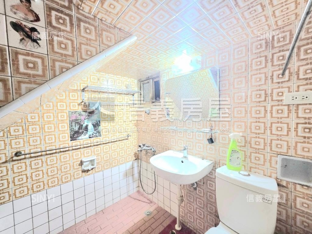 近樹德商圈庭院透天房屋室內格局與周邊環境