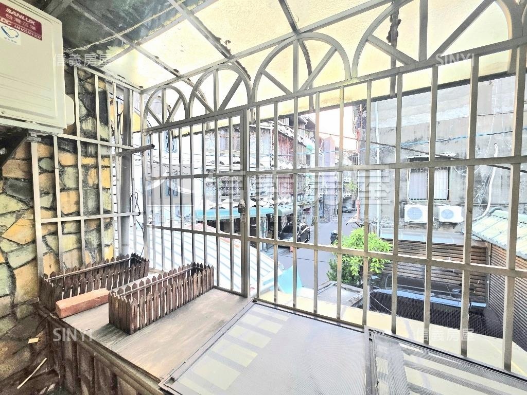 近樹德商圈庭院透天房屋室內格局與周邊環境