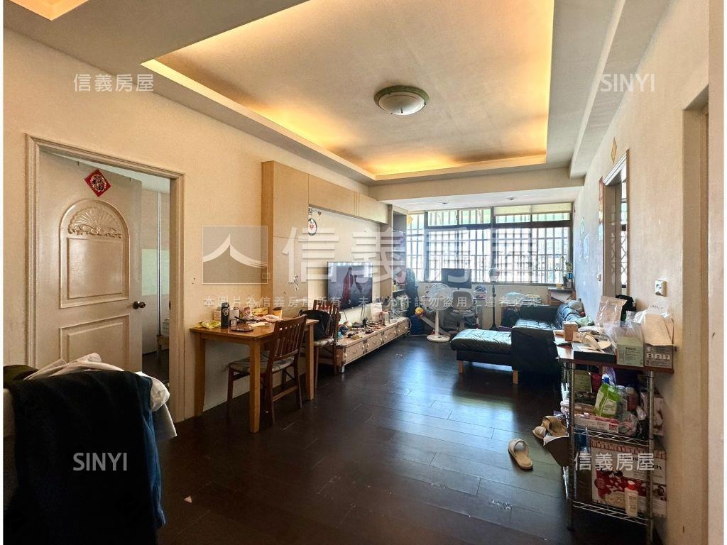 近巨城兩房有車位房屋室內格局與周邊環境