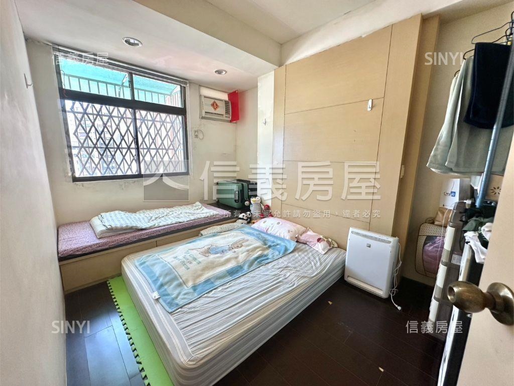 近巨城兩房有車位房屋室內格局與周邊環境