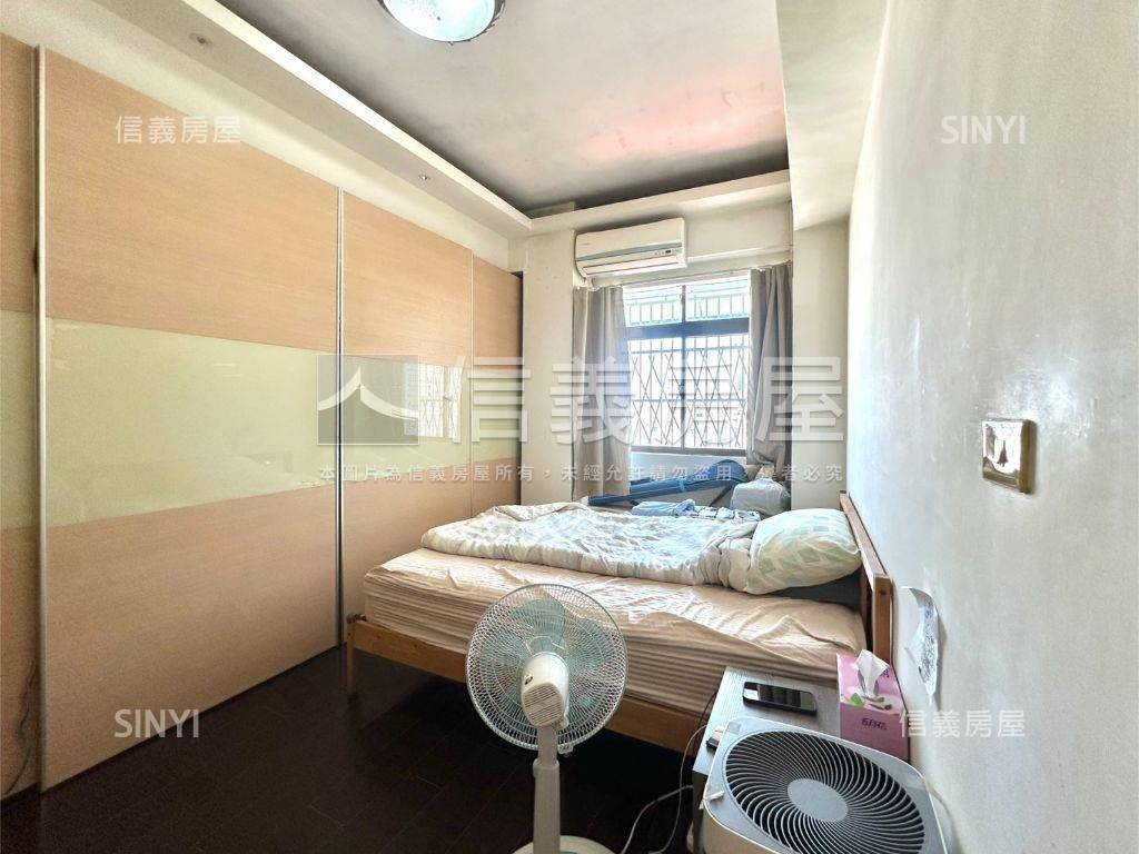 近巨城兩房有車位房屋室內格局與周邊環境