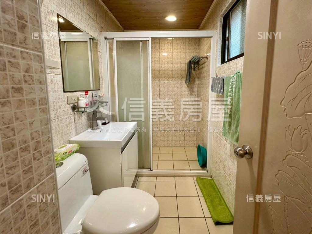 近巨城兩房有車位房屋室內格局與周邊環境